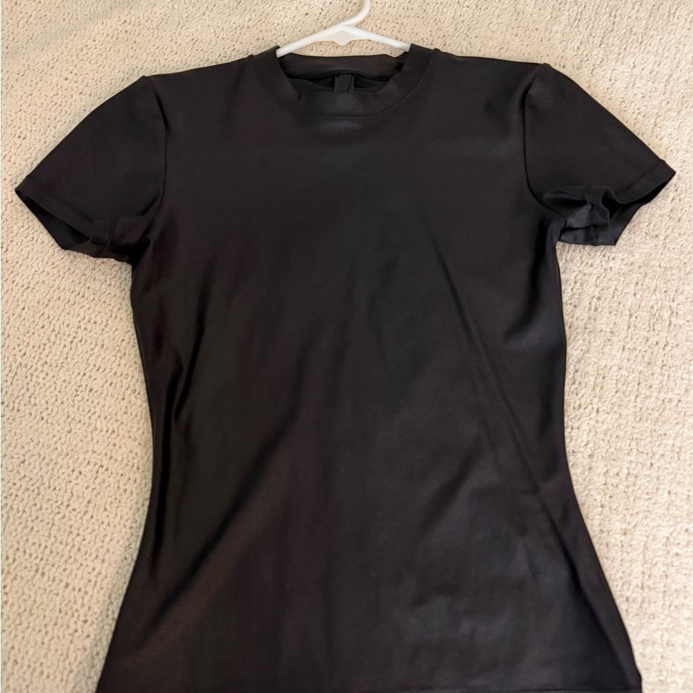SKIMS metallic Short Sleeve tee Black